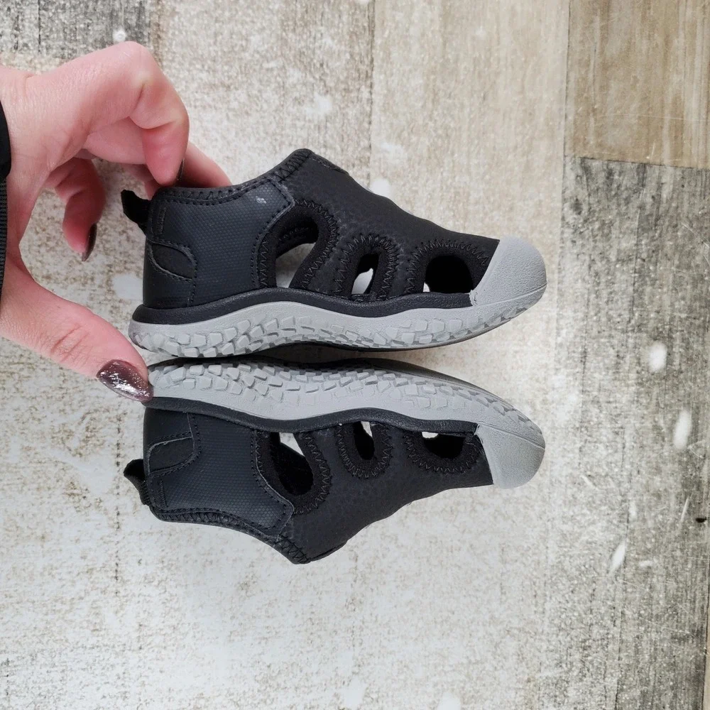 KEEN Stingray Kids Sandals Sz 5 Black Drizzle Leather‎ Round Toe Waterproof